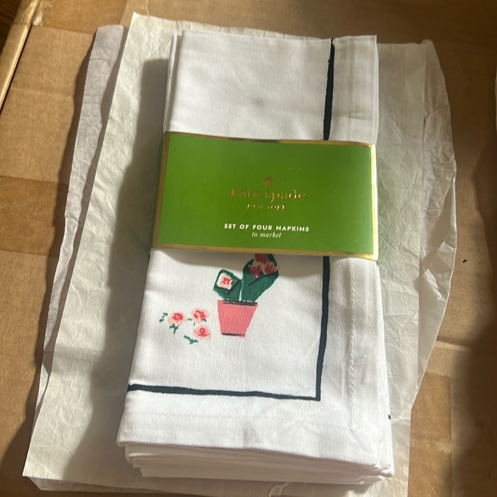 Kate Spade To Market  Set of Four Napkins New With Tag